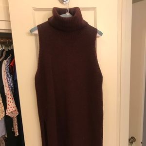 Sleeveless Turtleneck Sweater-Oxblood